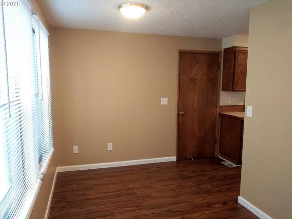 6822 SE WOODSTOCK BLVD, Portland, OR 97206