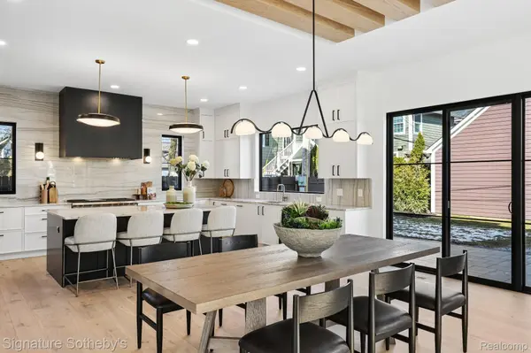 1094 Lincoln CT, Birmingham, MI 48009