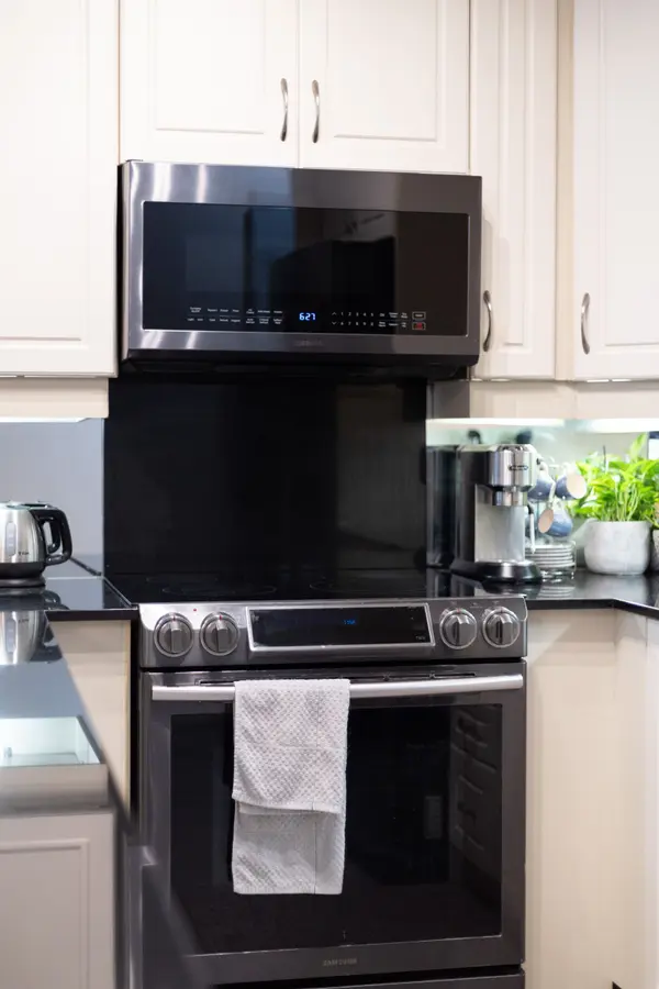 2087 Lake Shore BLVD W #1004, Toronto W06, ON M8V 4G3