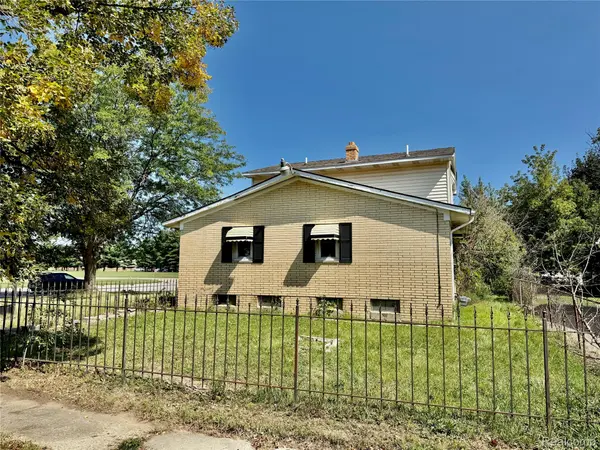 1015 W Carpenter RD, Flint, MI 48505