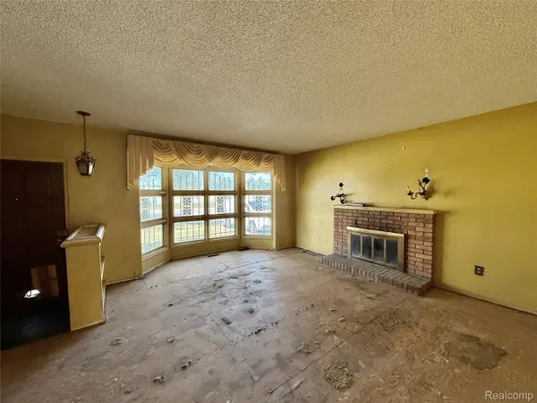 1015 W Carpenter RD, Flint, MI 48505