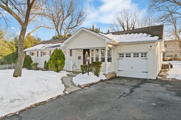 4 Harlow Cres, Fair Lawn Boro, NJ 07410