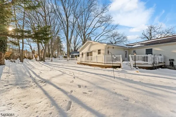 4 Harlow Cres, Fair Lawn Boro, NJ 07410