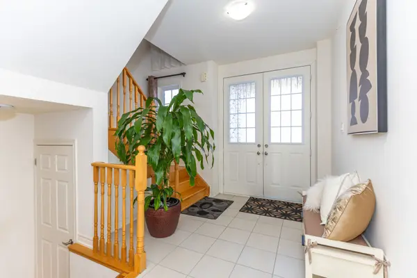 8 Vezna CRES, Brampton, ON L6X 5K5