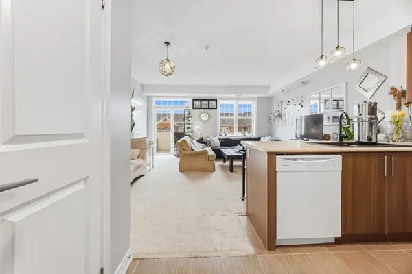 269 Georgian DR #309, Oakville, ON L6H 0L1