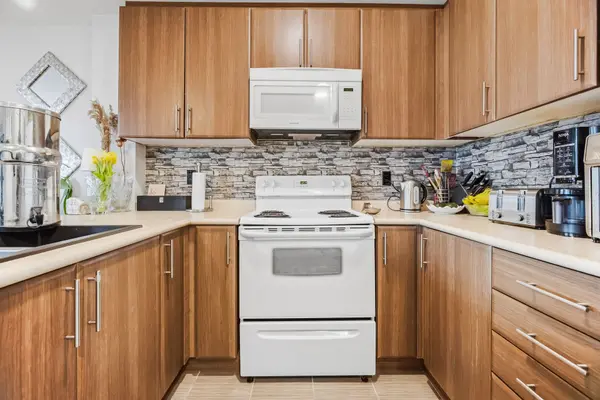 269 Georgian DR #309, Oakville, ON L6H 0L1