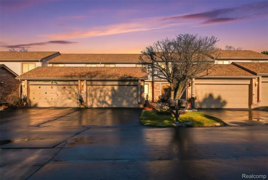 20148 Evergreen Meadows RD, Southfield, MI 48076