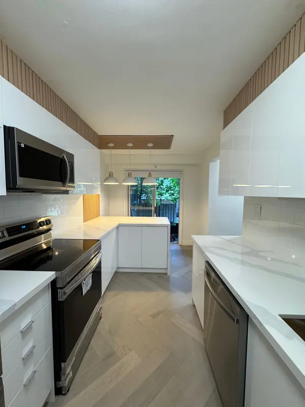 914 Mohawk RD E #10, Hamilton, ON L8T 2R8