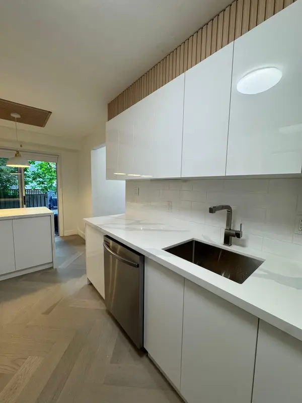 914 Mohawk RD E #10, Hamilton, ON L8T 2R8