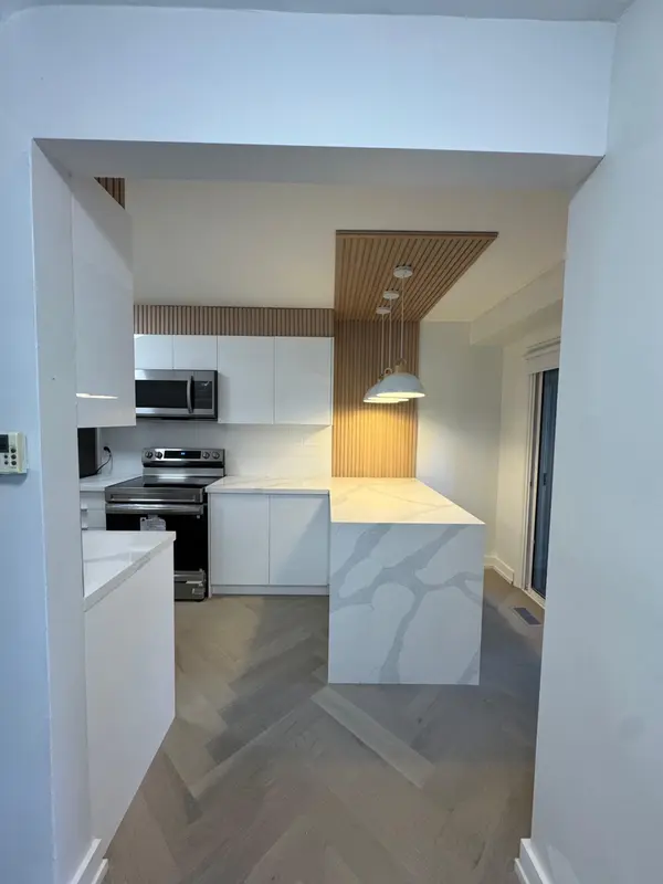 914 Mohawk RD E #10, Hamilton, ON L8T 2R8