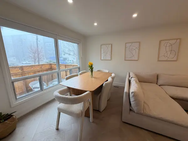 914 Mohawk RD E #10, Hamilton, ON L8T 2R8