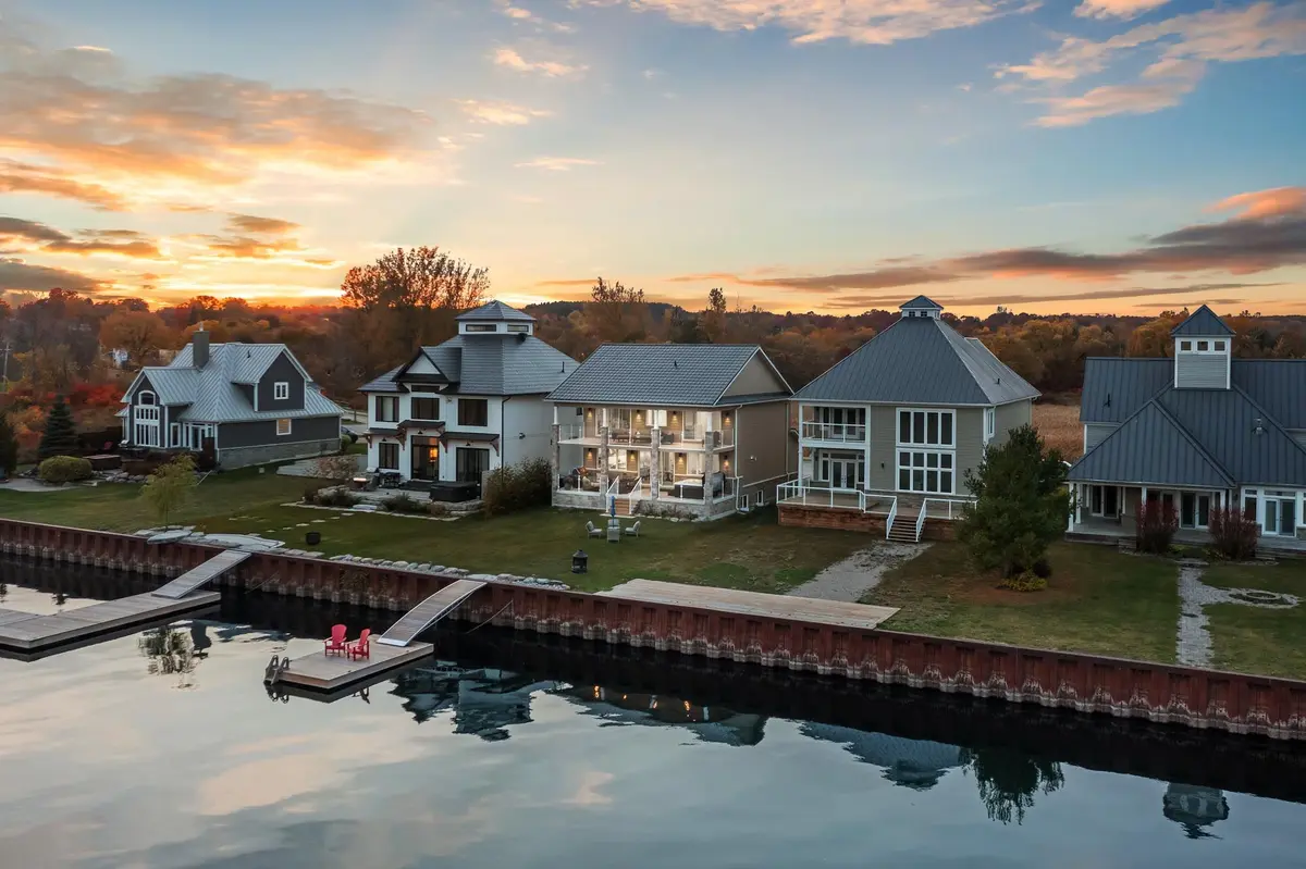 7 Dock LN, Tay, ON L0K 1R0