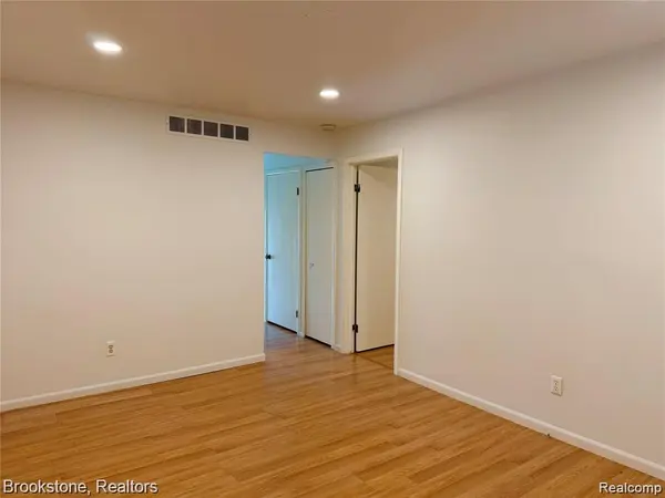 8401 18 Mile RD #196, Sterling Heights, MI 48313