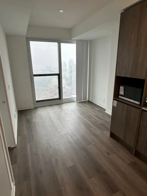 180 Front ST E #4005, Toronto C08, ON M5A 0A9