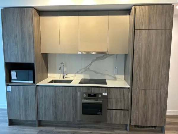 180 Front ST E #4005, Toronto C08, ON M5A 0A9