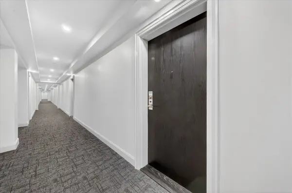 50 Lakebreeze DR #323, Clarington, ON L1B 0V9