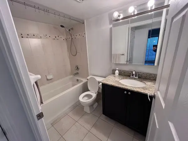 73 King William CRES #512, Richmond Hill, ON L4B 0C2