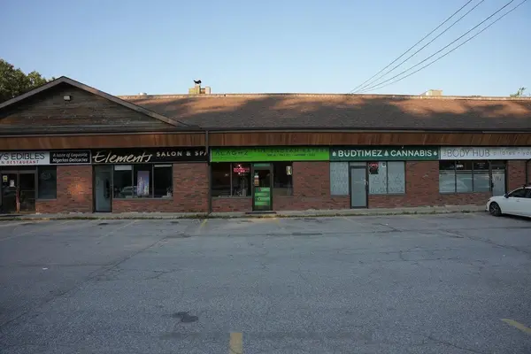 1179 Bayfield ST N #4, Springwater, ON L9X 0N5