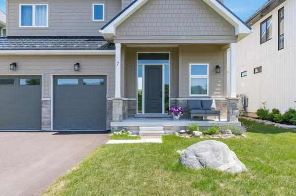 7 Dock LN, Tay, ON L0K 1R0
