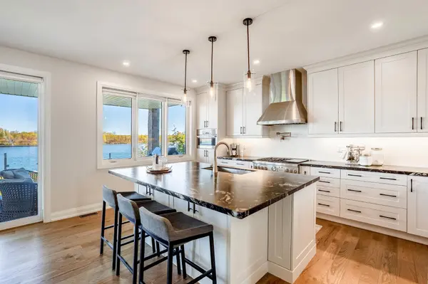 7 Dock LN, Tay, ON L0K 1R0