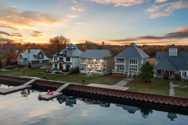 7 Dock LN, Tay, ON L0K 1R0