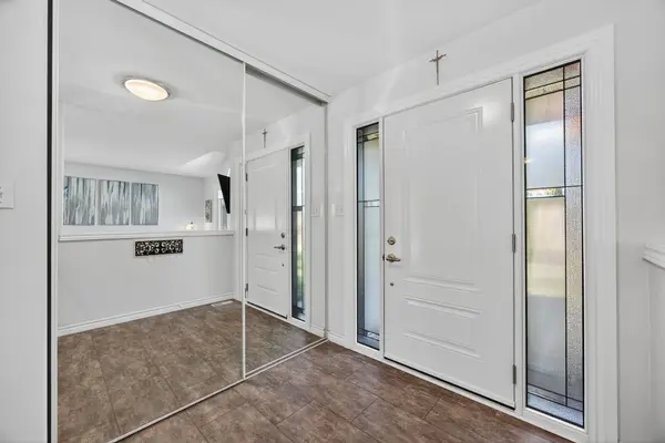 63 Nicklaus DR, Barrie, ON L4M 6V7