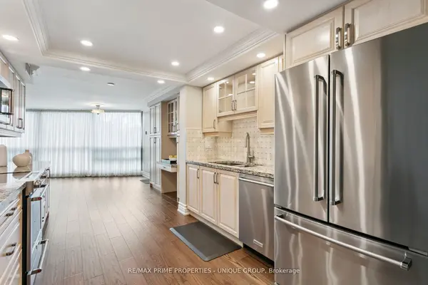 2010 Islington AVE #405, Toronto W09, ON M9P 3S8