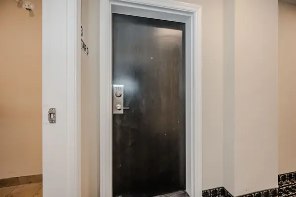 269 Georgian DR #312, Oakville, ON L6H 0L1