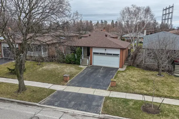 2348 Denise RD, Mississauga, ON L4X 1J4