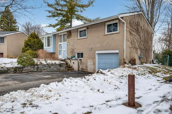 28 Pember PL, Kingston, ON K7M 2P7