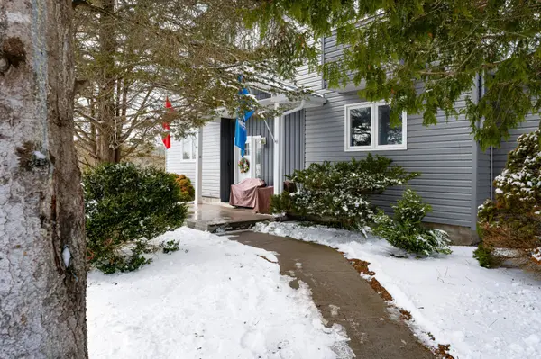 463 Mud Lake RD, Loyalist, ON K0H 2H0