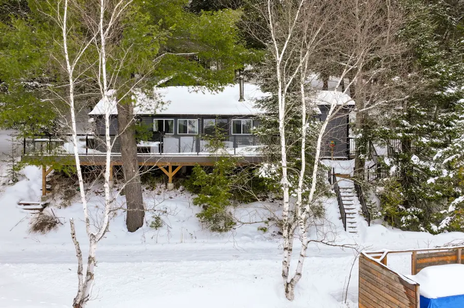 1129 LAKESHORE RD, Highlands East, ON K0M 1R0