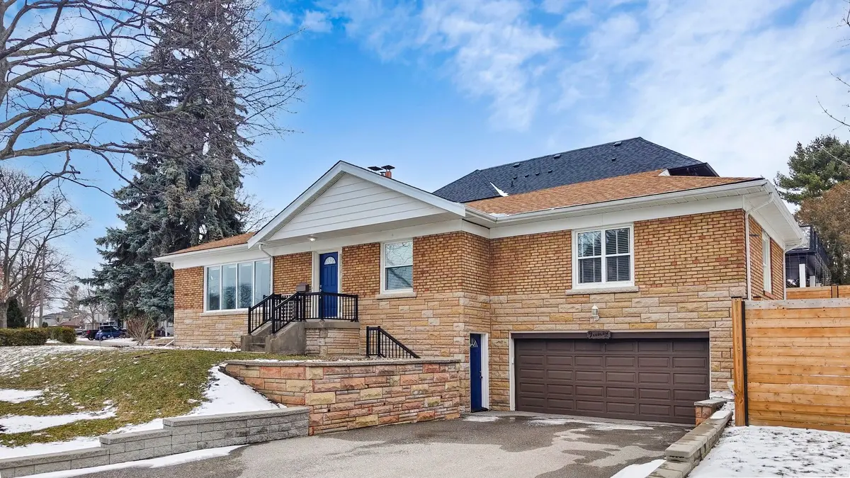 9 Ludlow AVE, Toronto W07, ON M8Z 3S7