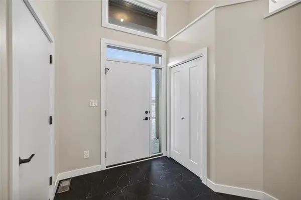 32 Mulberry AVE, Niverville, MB R0A 0A1