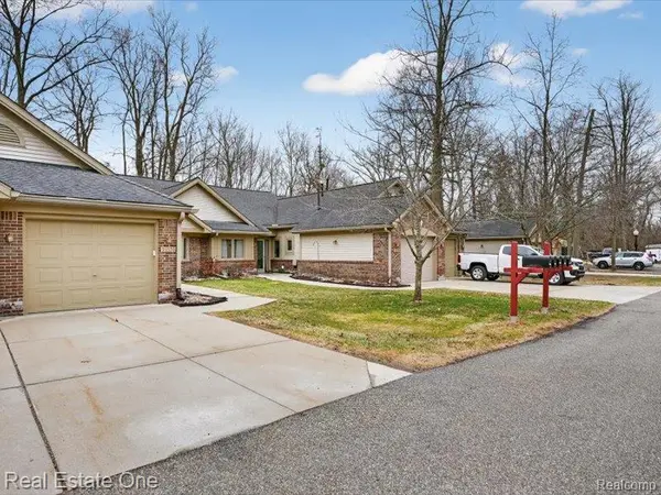 21338 MULBERRY CT #52, Farmington Hills, MI 48336