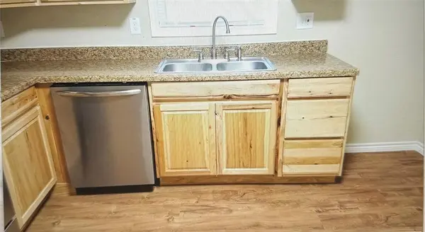 2112 W Bond Street, Denison, TX 75020