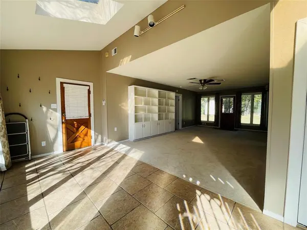 5000 Barbara Road, River Oaks, TX 76114