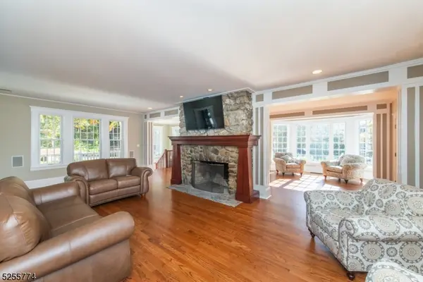 1 Brook Valley Ter, Kinnelon Boro, NJ 07405