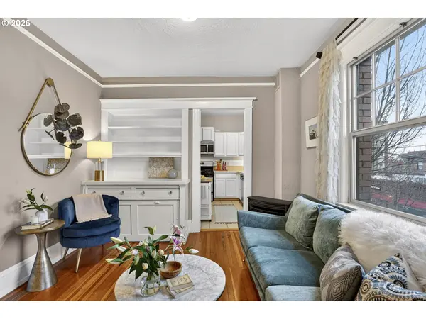 2109 NW IRVING ST #205, Portland, OR 97210