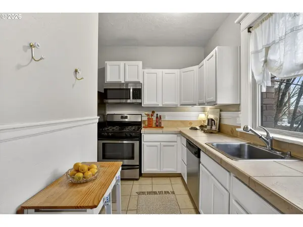 2109 NW IRVING ST #205, Portland, OR 97210