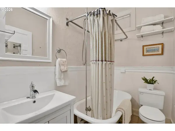 2109 NW IRVING ST #205, Portland, OR 97210