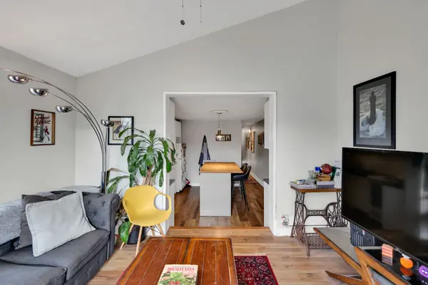 244 Markham ST, Toronto C01, ON M6J 2G6