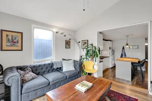 244 Markham ST, Toronto C01, ON M6J 2G6