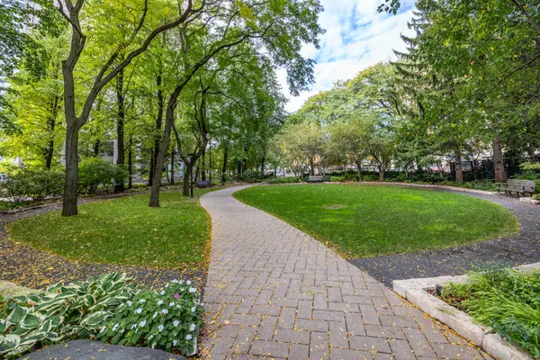 63 St Clair AVE W #Suite 1002, Toronto C02, ON M4V 2Y9