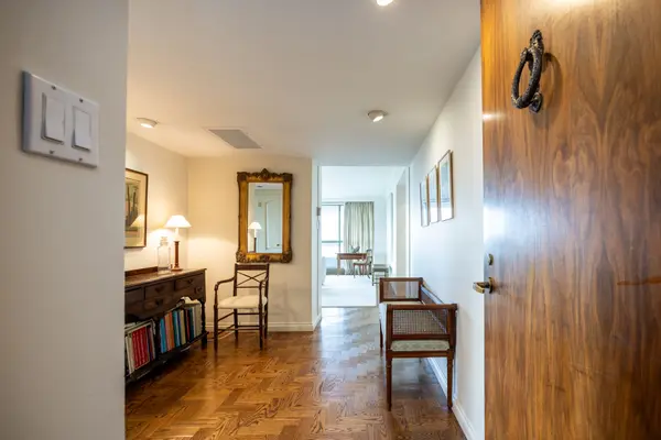 63 St Clair AVE W #Suite 1002, Toronto C02, ON M4V 2Y9