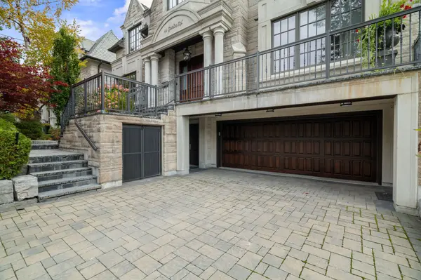 49 Gordon RD, Toronto C12, ON M2P 1E2