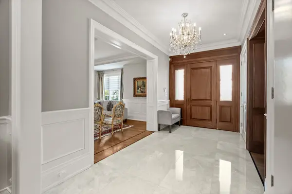 49 Gordon RD, Toronto C12, ON M2P 1E2