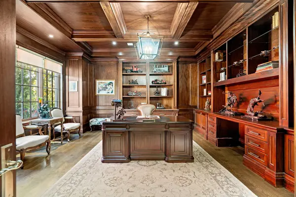 49 Gordon RD, Toronto C12, ON M2P 1E2