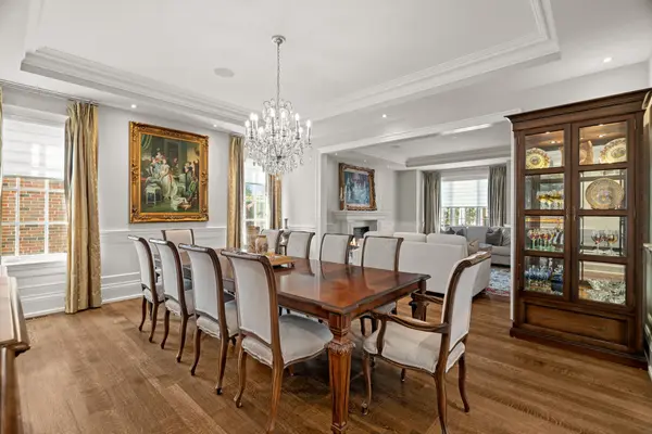 49 Gordon RD, Toronto C12, ON M2P 1E2