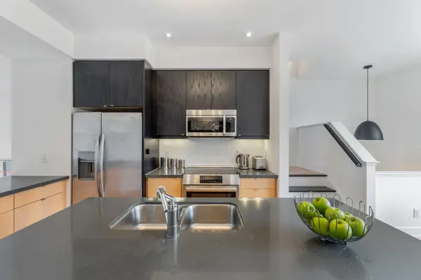 10A Cecil ST, Toronto C01, ON M5T 3B1